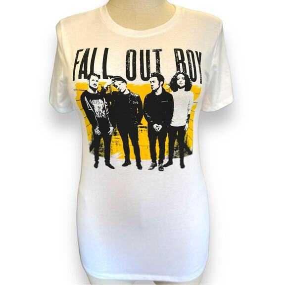 Torrid 1 (1X 14/16) Fall‎ Out Boy Punk Rock Concert Music Band Graphic T Shirt - Picture 1 of 2